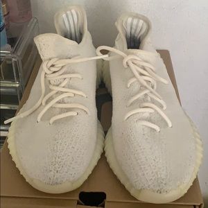 YEEZY BOOST 350 V2 TRIPLE WHITE. SIZE 7